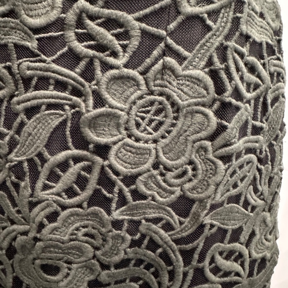 Per Se Black skirt w/Dark Green Embroidered over-piece. size 6. Like new! - Picture 3 of 4